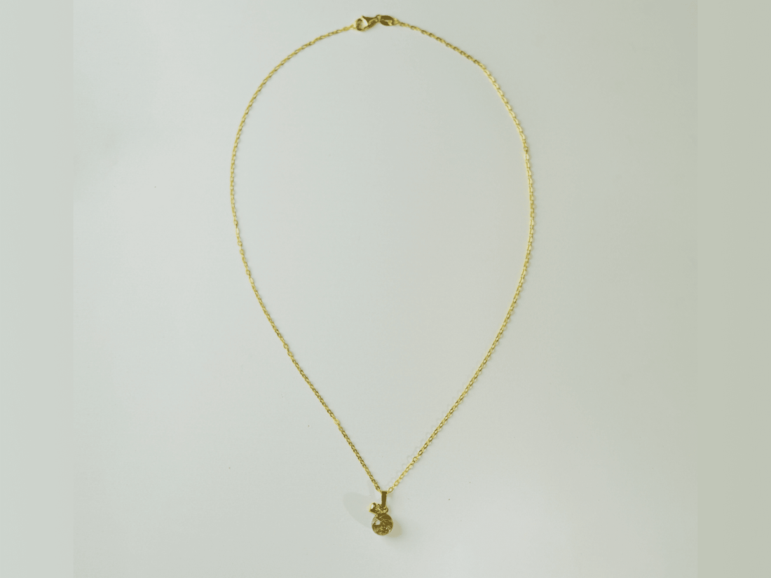 Emma-Rosa necklace in gold-plated 925 sterling silver with a flat anchor chain and a resin bead