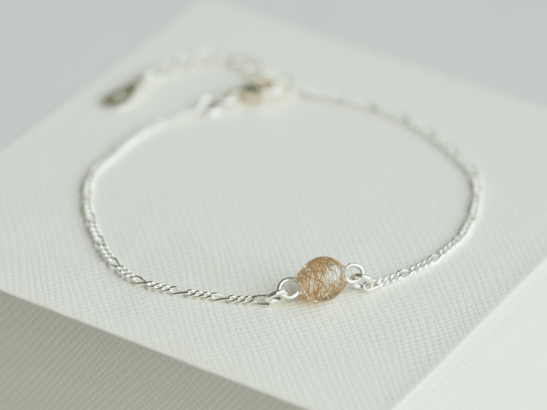 Laerke bracelet in 925 sterling silver with a handmade pearl-white resin bead