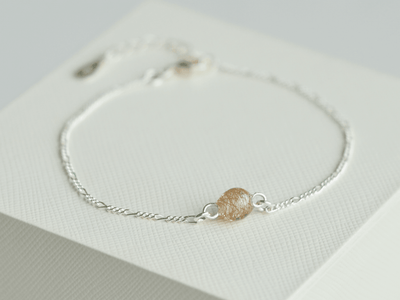 Laerke bracelet in 925 sterling silver with a handmade pearl-white resin bead